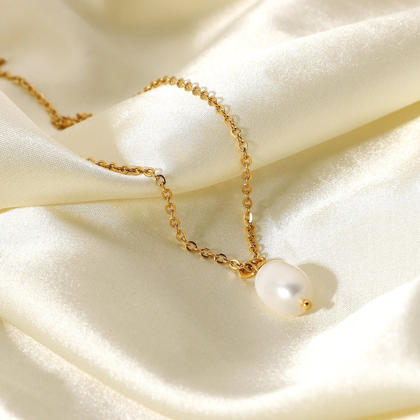 Women's Freshwater Pearl Necklace Gold Stainless Steel